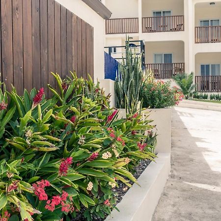 Family Complex Beside Beach W/Pool Montego Bay #1 Ngoại thất bức ảnh