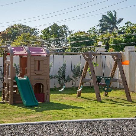 Family Complex Beside Beach W/Pool Montego Bay #1 Ngoại thất bức ảnh