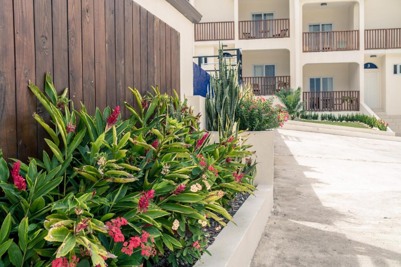 Family Complex Beside Beach W/Pool Montego Bay #1 Ngoại thất bức ảnh