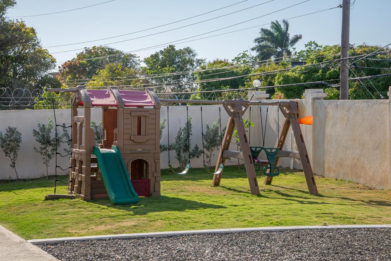 Family Complex Beside Beach W/Pool Montego Bay #1 Ngoại thất bức ảnh